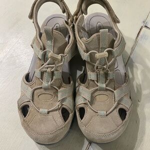 Lands End Size 9 Gray and Tan Slip on comfort shoes